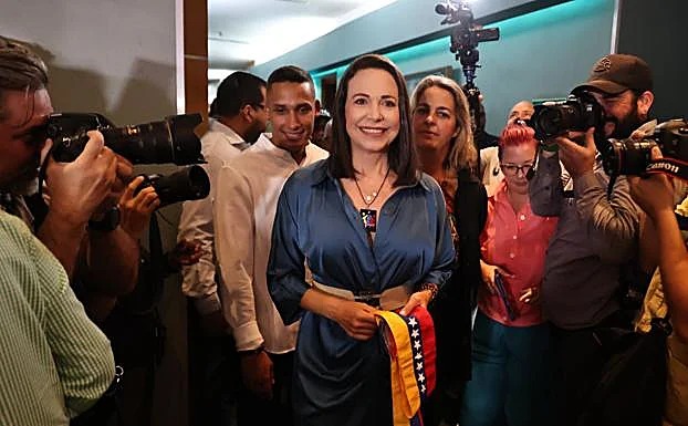 María Corina Machado Enfrenta Obstáculos Continuos para Regresar a Venezuela Tras Siete Intentos Fallidos