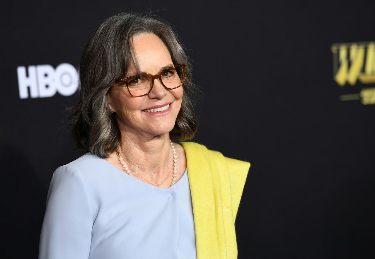 Sally Field Establece un Récord como la Actriz de Mayor Edad en Ganar un Emmy por Película