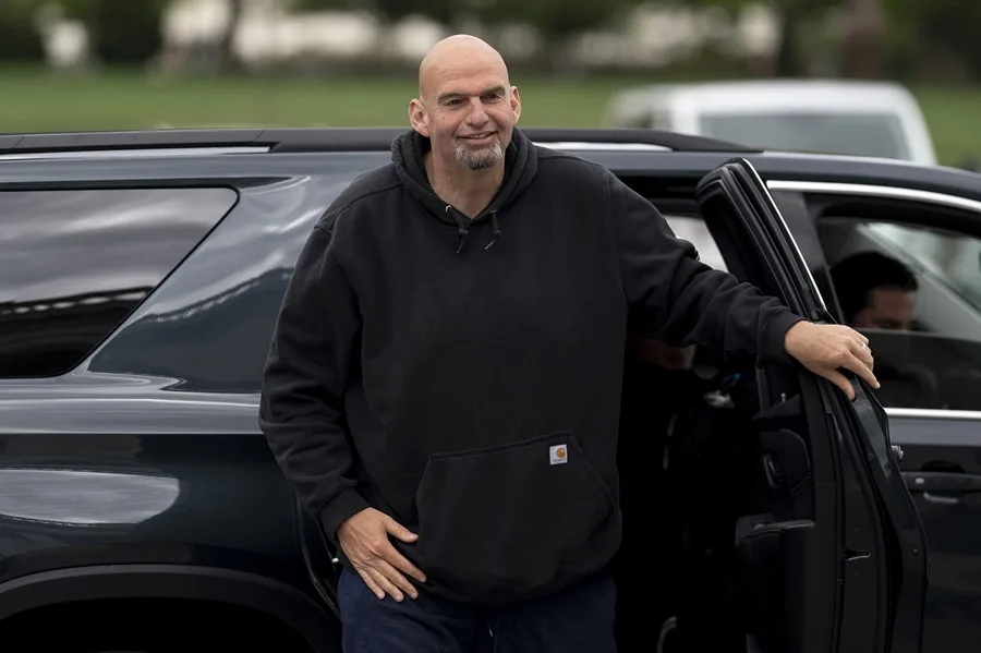 Senador Demócrata Fetterman Rechaza el Socialismo y Participa en Evento Republicano