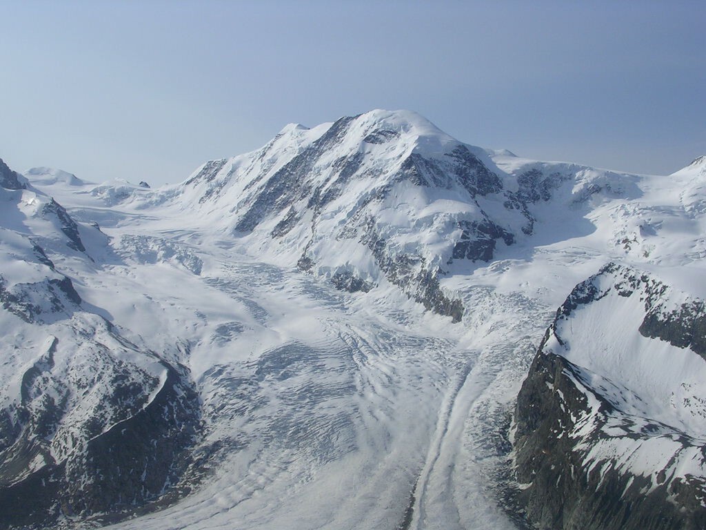Estudiantes suizos logran reducir el deshielo de un glaciar utilizando lana de oveja