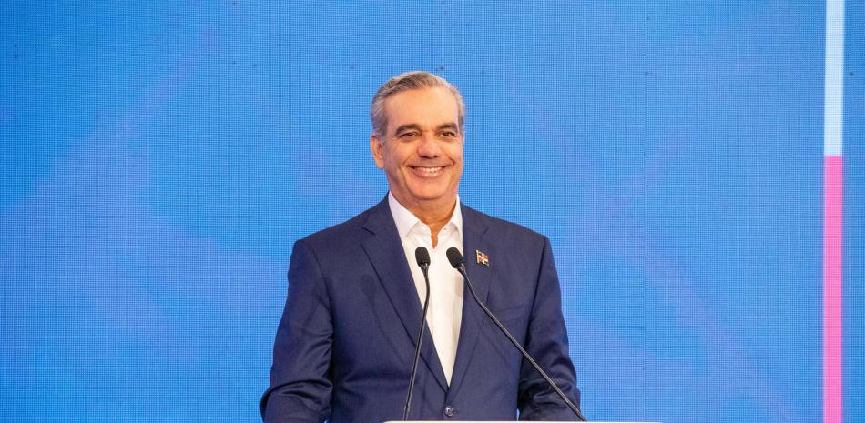 Presidente Abinader Asiste a la Concentración Nacional por el Día de la Biblia en el Centro Olímpico