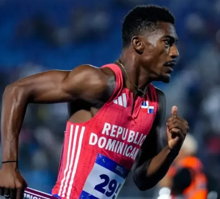 Christopher Melenciano Brilla de Nuevo: Oro y Récord Mundial en los 200 Metros