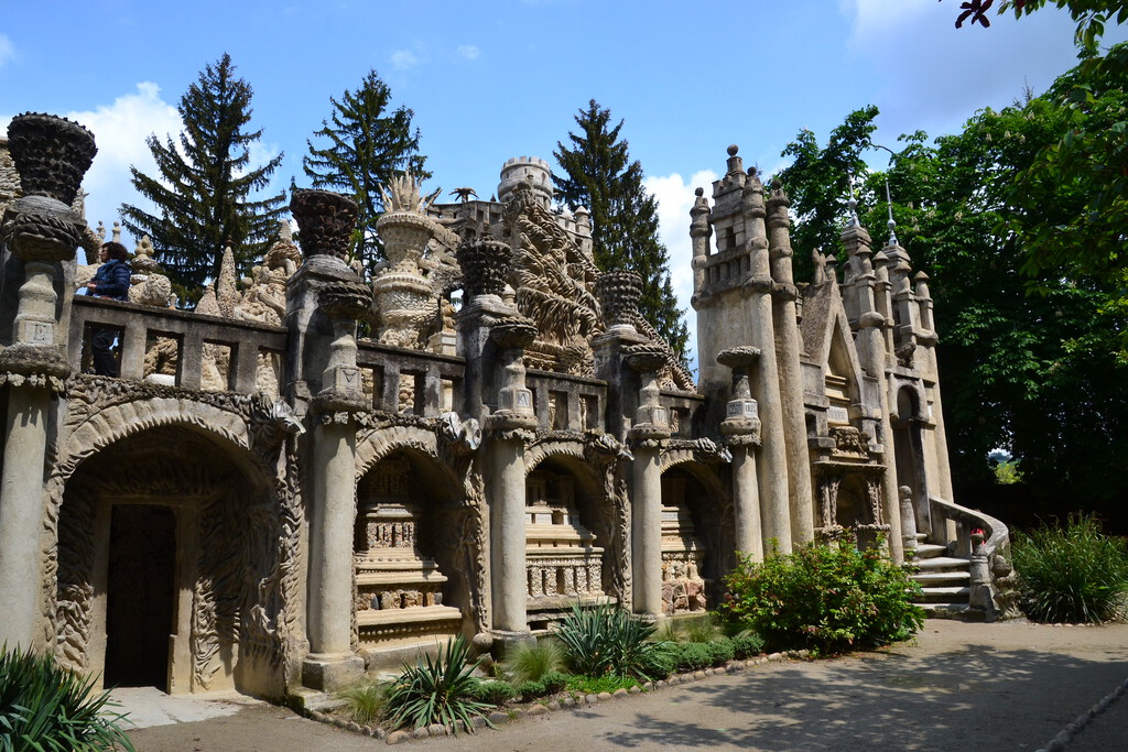 El Cartero que Construyó un Palacio: La Fascinante Historia de Ferdinand Cheval y su Obra de 33 Años
