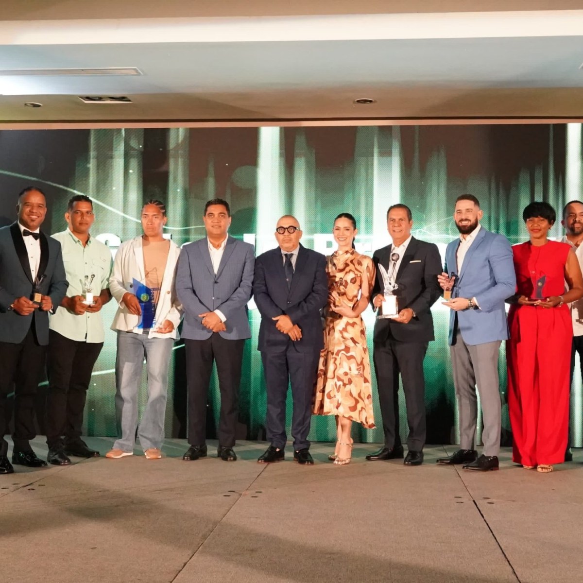 Yudelina Mejía y José Antonio Mena Reciben Máximos Honores en la Gala de la ACD 2026