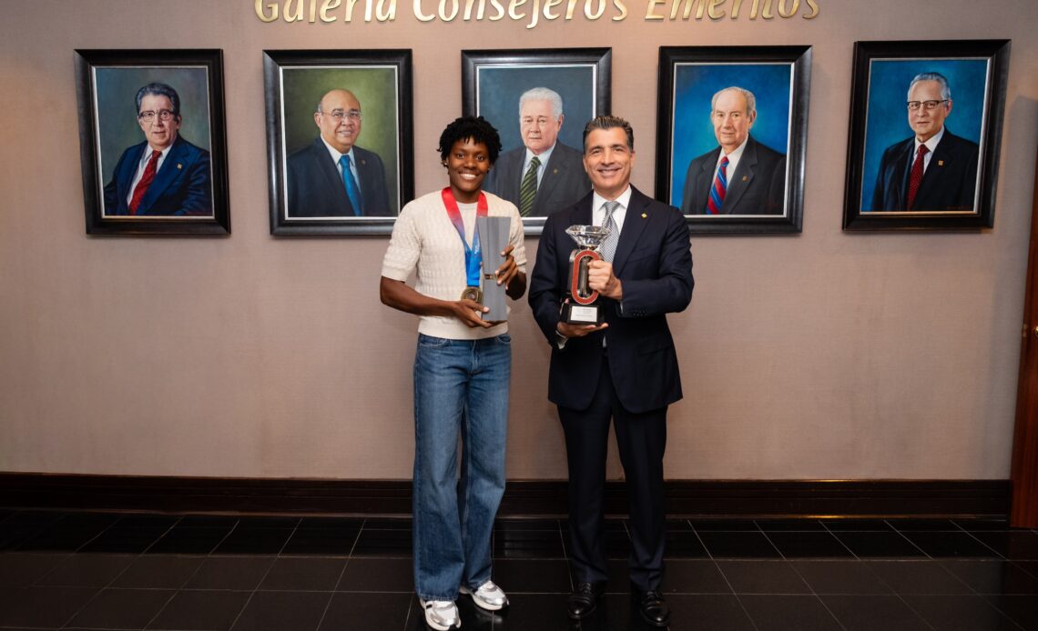Banco Popular Homenajea a Marileidy Paulino por su Destacada Trayectoria en el Atletismo Mundial