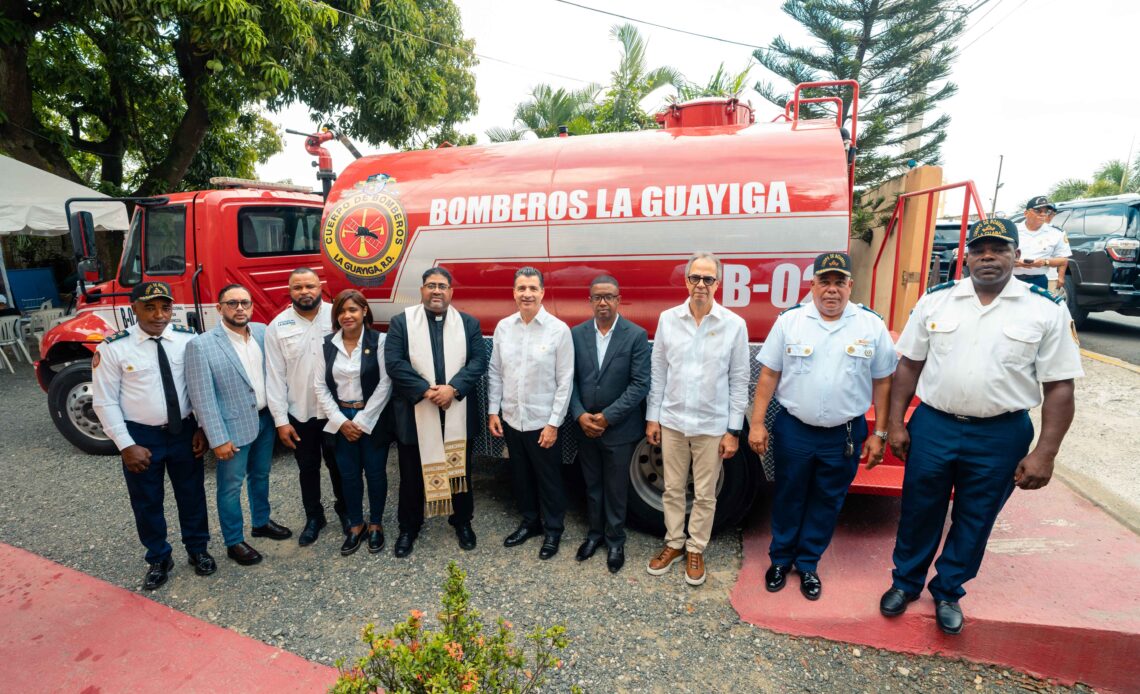 Banco Popular Fortalece la Capacidad de Respuesta a Emergencias en La Guáyiga con Donación de Camiones de Bomberos