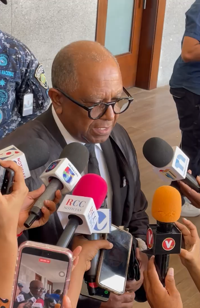Abogado de Julián “Oro Duro” sugiere posible asistencia a audiencia por fallecimiento de su cónyuge
