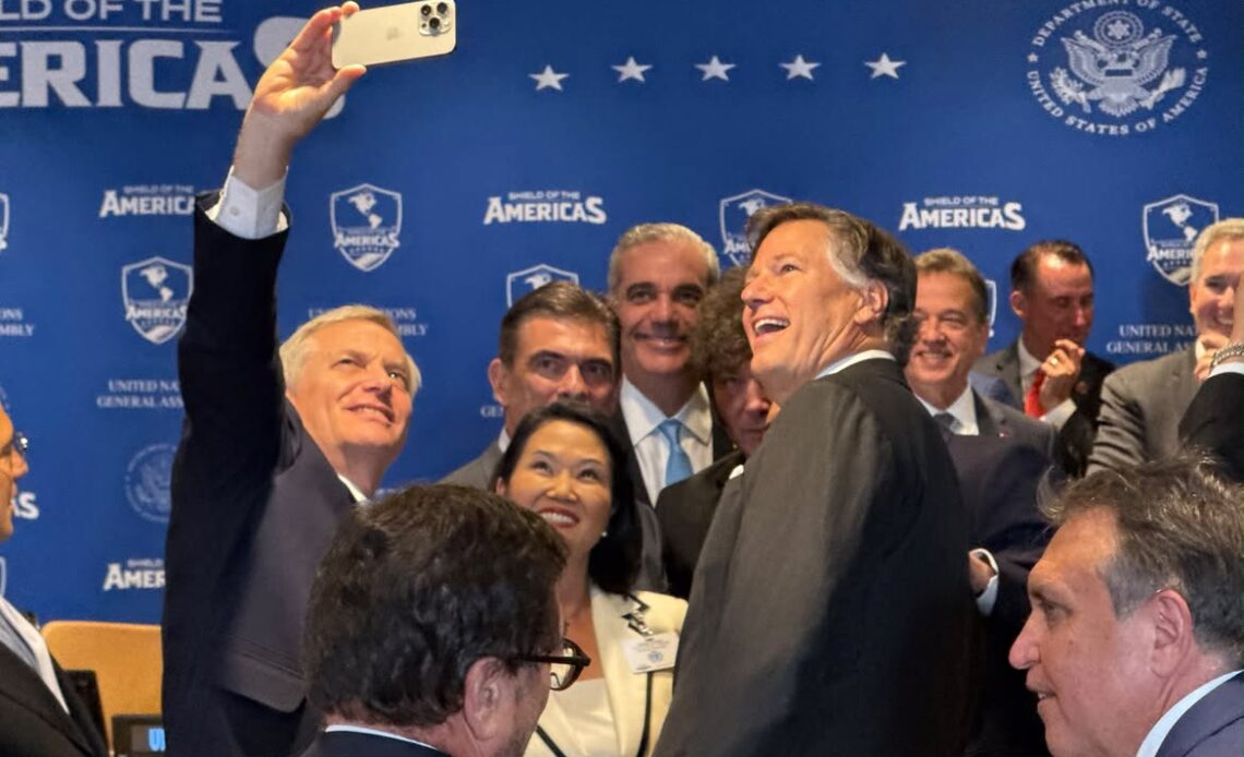 Presidente Abinader se retrata con líderes durante cumbre ''Escudo de las Américas''