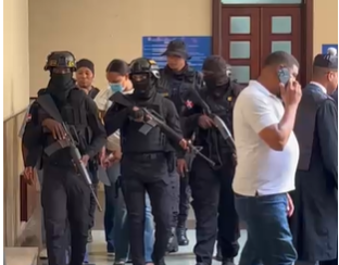 Expectación y Tensión en el Palacio de Justicia Ante Decisión de Coerción por Caso Senasa 2.0-A