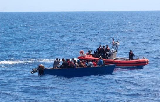 Guardia Costera Repatría a 51 Migrantes Dominicanos y Haitianos Tras Interceptación Cerca de Puerto Rico