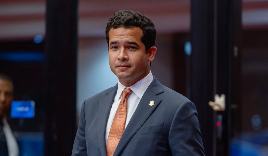 Omar Fernández se declara listo para los desafíos políticos de 2028
