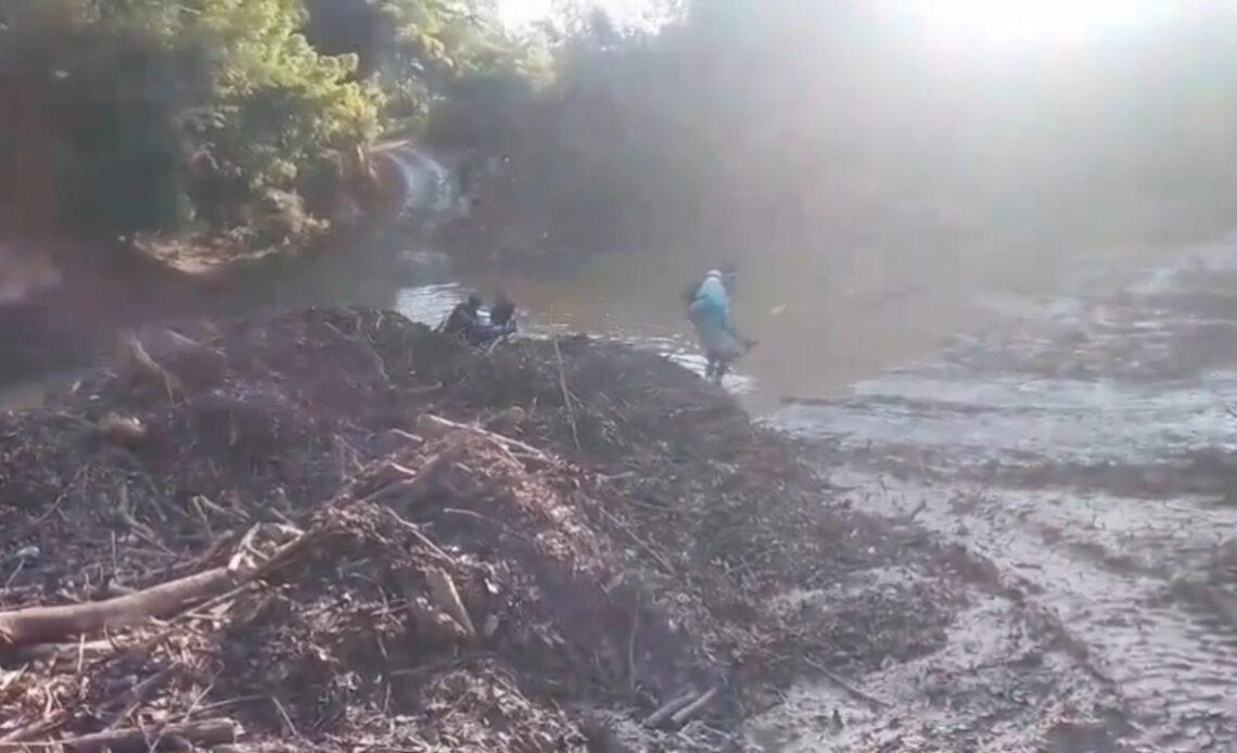 Habitantes de Palo Blanco y Santa María exigen puente y saneamiento de paso vehicular
