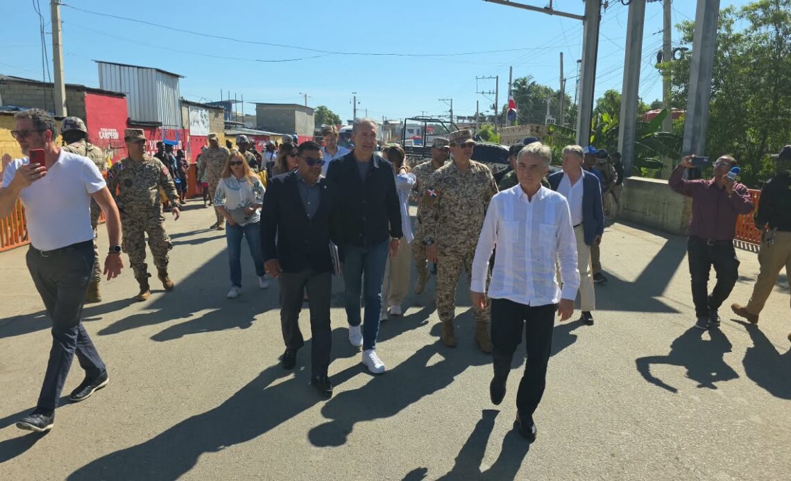 Delegación del Parlamento Europeo Evalúa Seguridad y Comercio en la Frontera de Dajabón