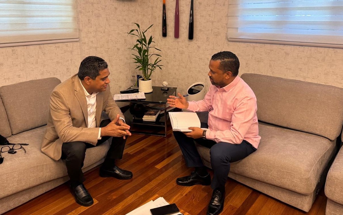 Alcalde de Las Terrenas Consigue Más de RD? Millones para Remodelación del Estadio Municipal
