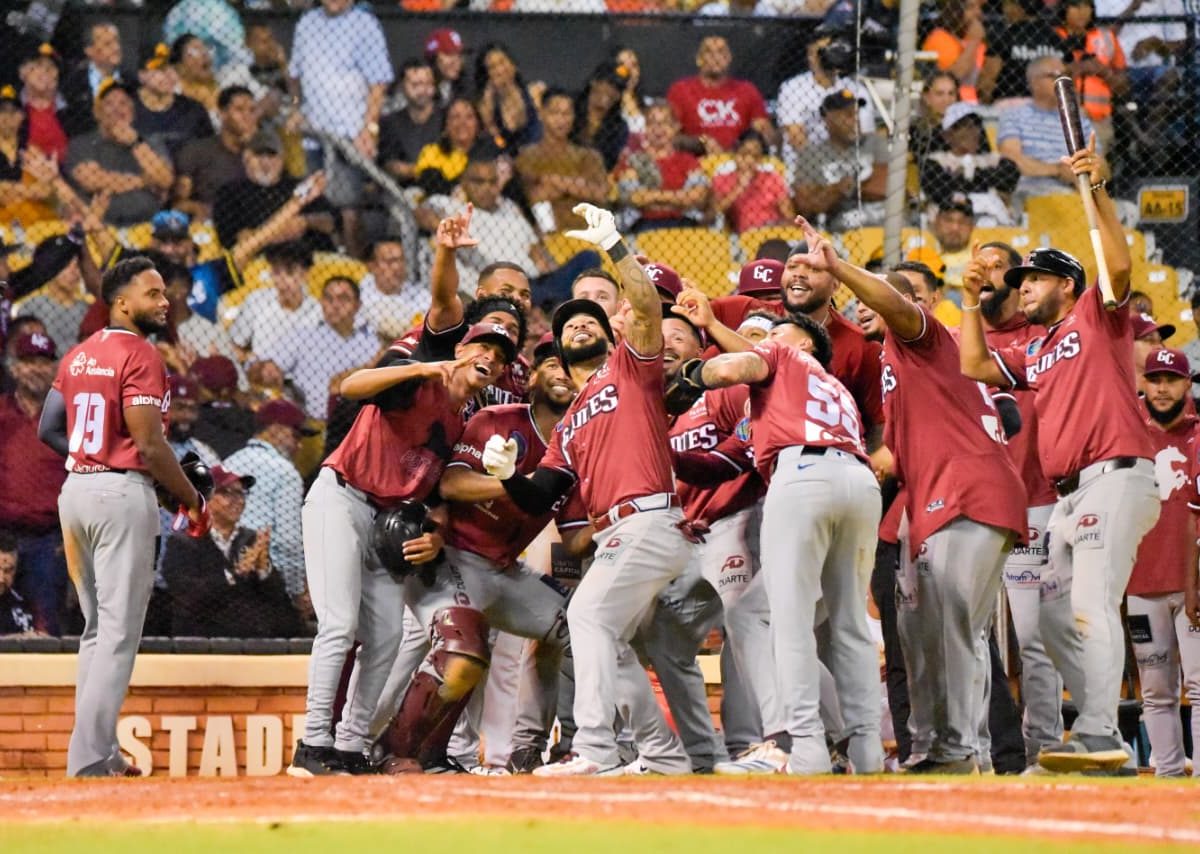 Los Gigantes del Cibao Dan Inicio Oficial a sus Entrenamientos en el Estadio Julián Javier