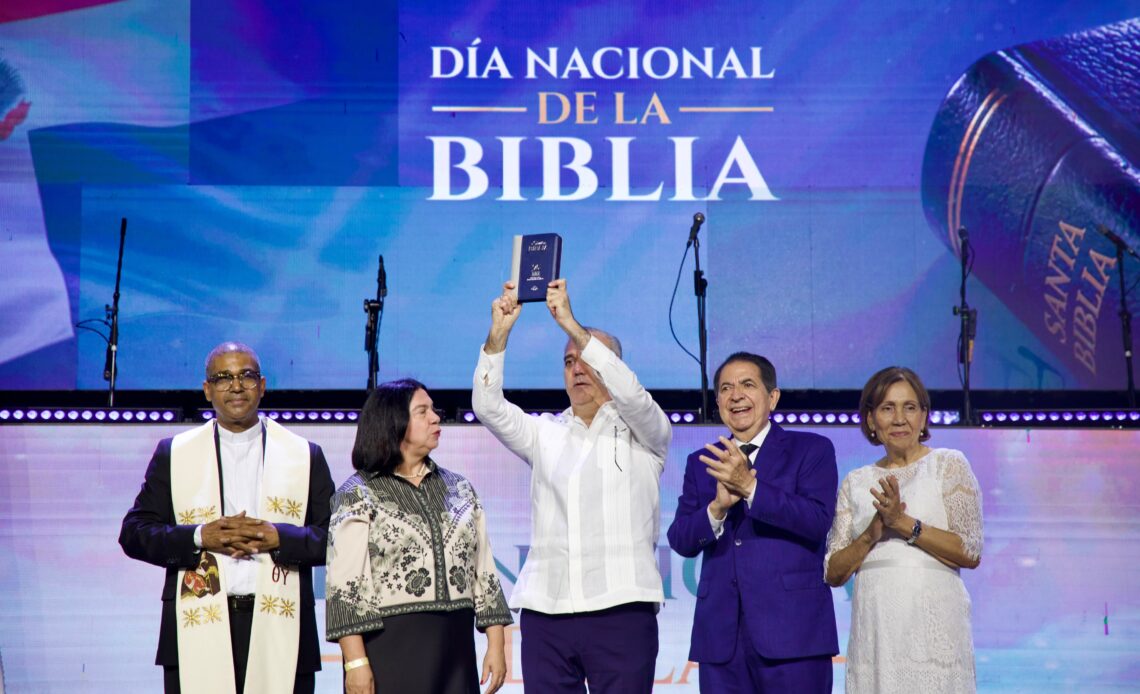 La Comunidad Cristiana Honra al Presidente Abinader por su Apoyo Continuo Durante Seis Años