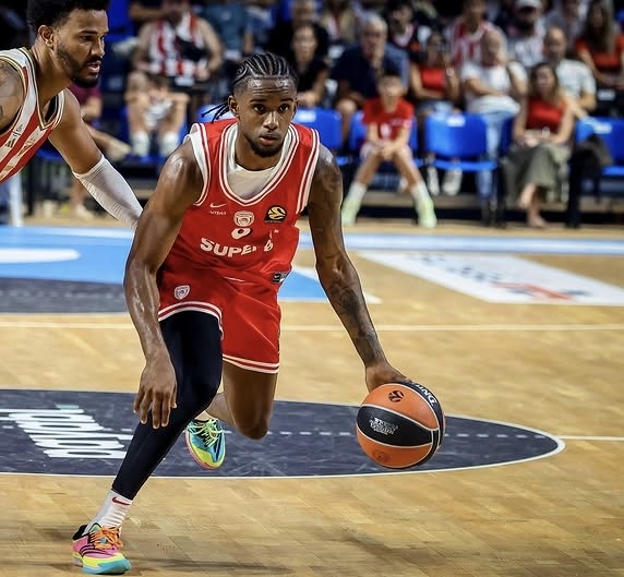 Olympiacos y Fenerbahce se enfrentan en la innovadora Supercopa de la Euroliga