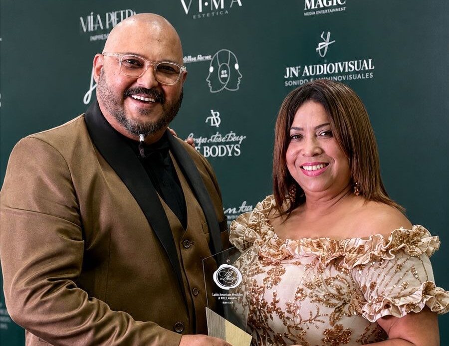 Leo Suberví Distinguido por Tercera Vez en los Premios LAWA de Ecuador