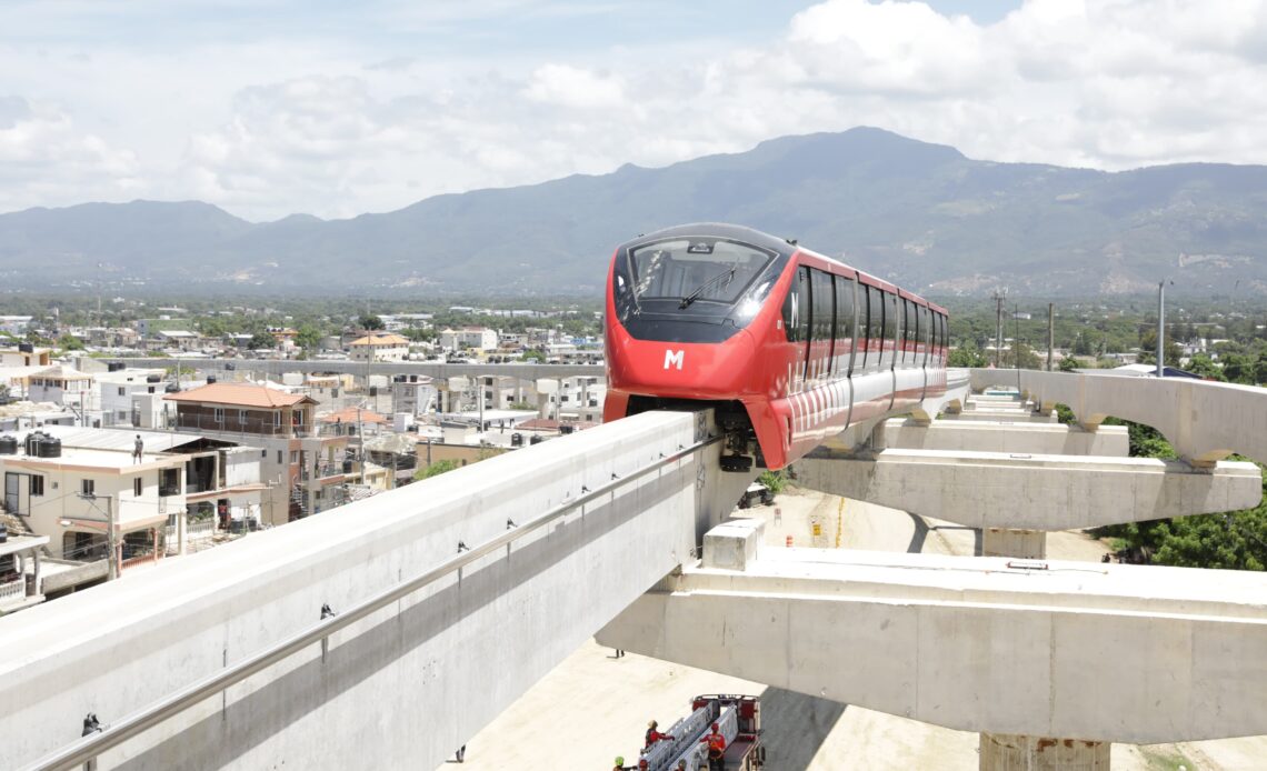 Santiago se prepara para el inicio de las pruebas del primer monorriel de la región
