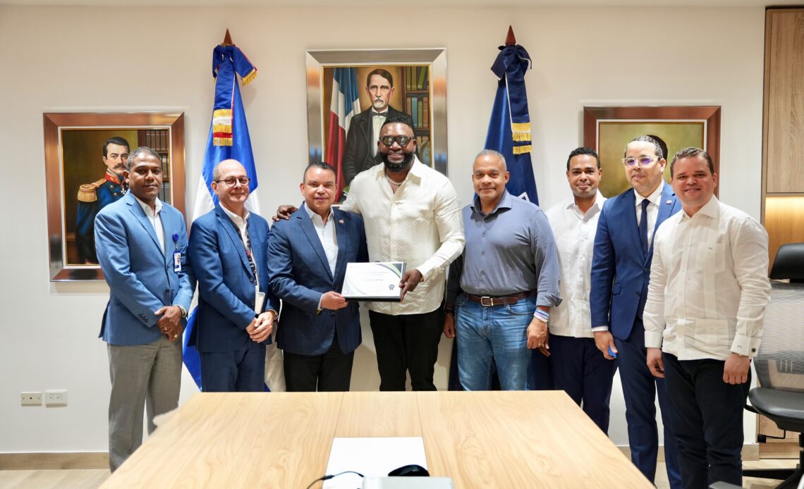 David Ortiz Designado Embajador Honorífico del SNS por su Trayectoria y Contribución Social