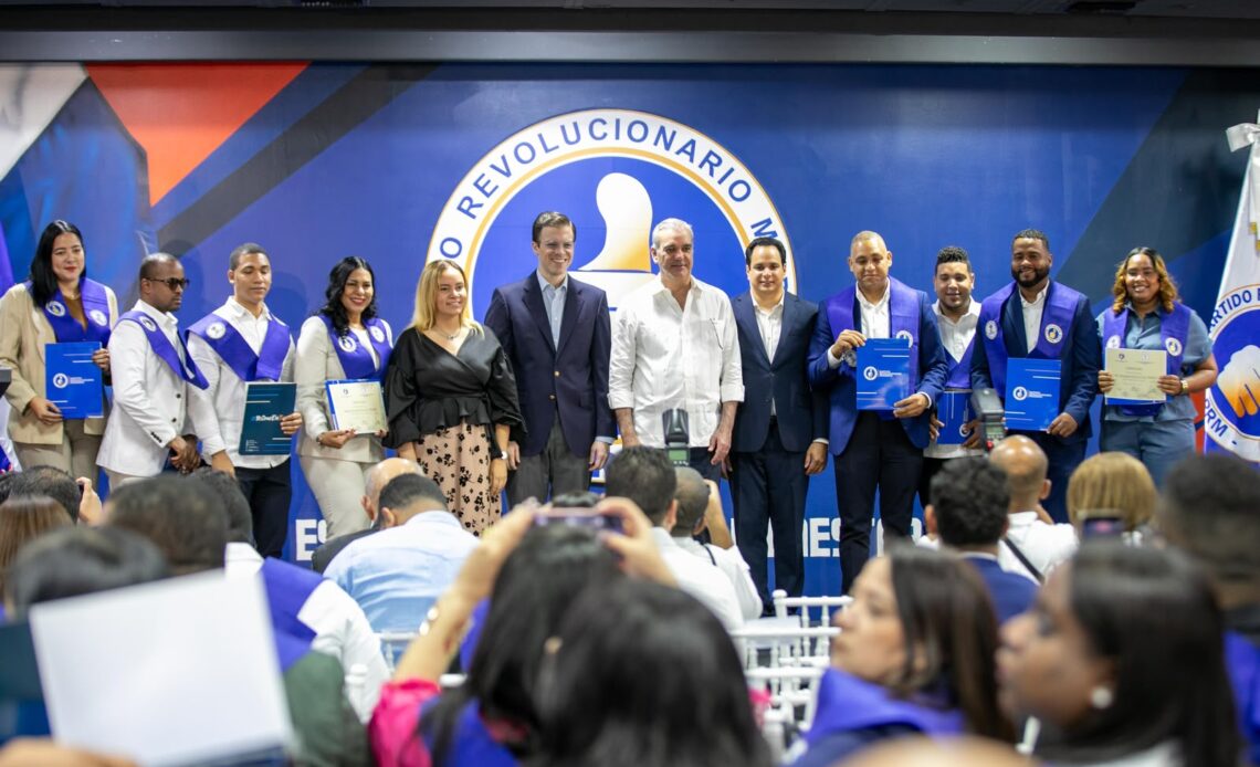 Abinader Prioriza la Capacitación Política en su Gestión como Presidente del PRM