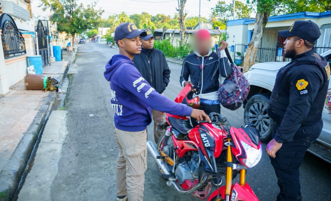 Migración intercepta a 430 ciudadanos haitianos indocumentados en Santiago