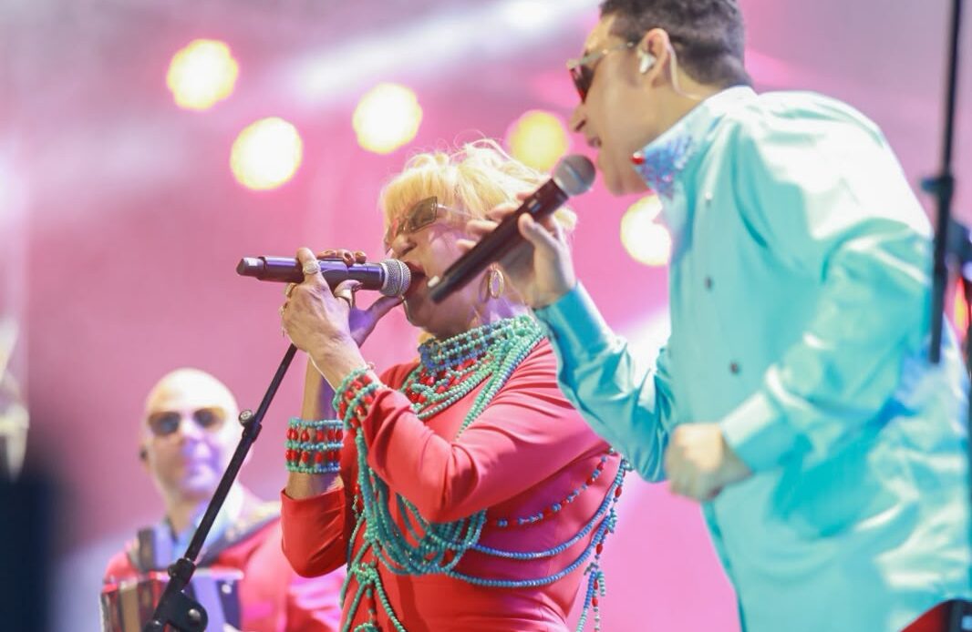 El Prodigio y La Súper Banda Conquistan el Arena del Cibao con Histórico Reencuentro