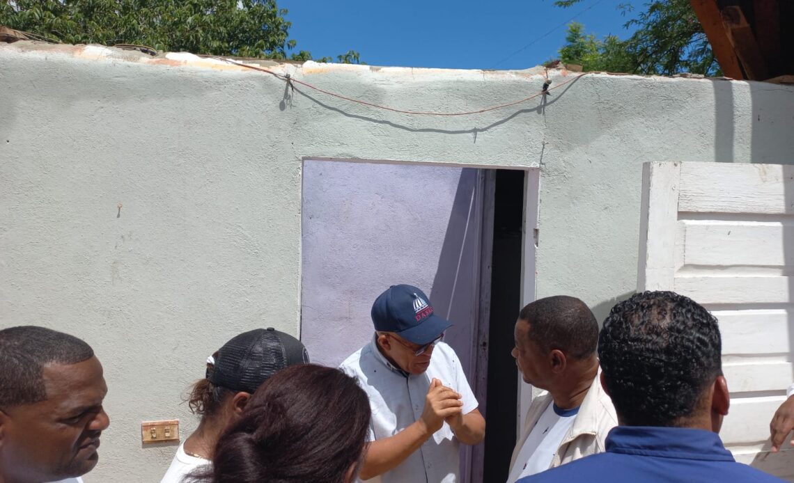 DASAC Brinda Soporte Alimentario y Comienza Reparación de Techos a Familias Afectadas por Temporal en San Juan de la Maguana