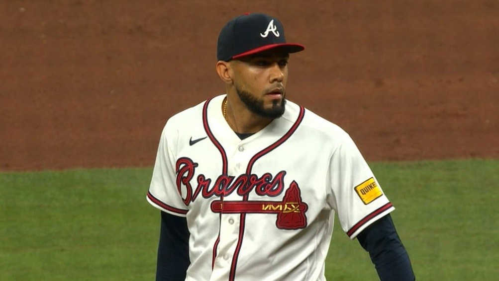 Robert Suárez avanza en su recuperación para reincorporarse a los Bravos