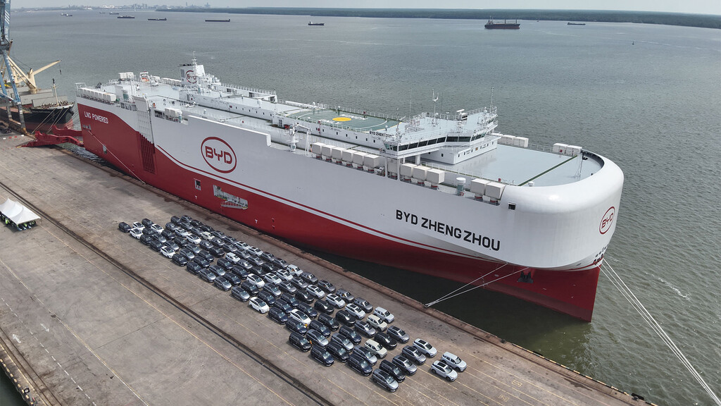 La industria automotriz china enfrenta un desafío logístico: escasez de buques para sus crecientes exportaciones