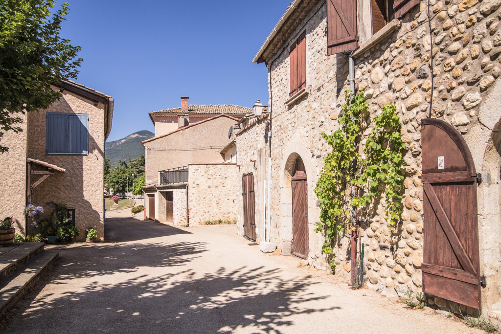 Métodos Tradicionales Franceses para Combatir el Calor Antes del Aire Acondicionado
