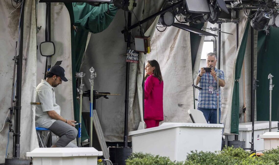 Cadenas de TV Principales Suspenden Cobertura de Trump por Veto a Medios