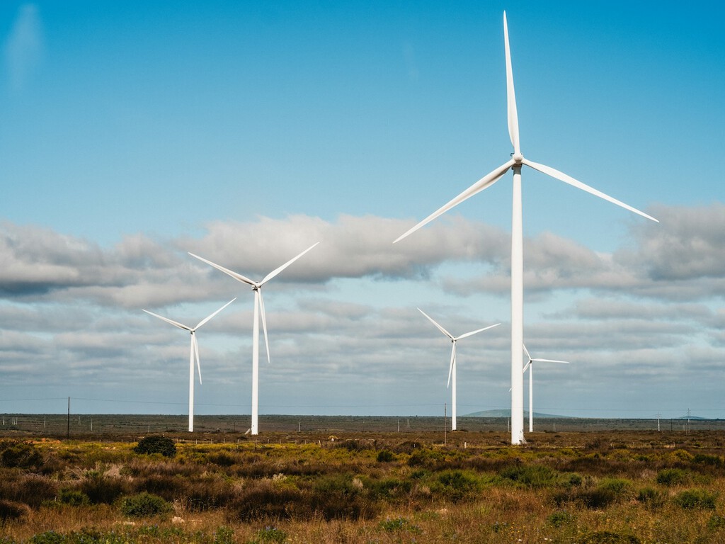 África Transita hacia la Energía Solar: Una Batalla entre Modelos Energéticos y Potencias Globales