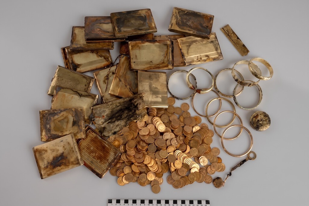 Descubren un valioso tesoro de oro en las montañas checas, con un valor estimado de 637.000 euros