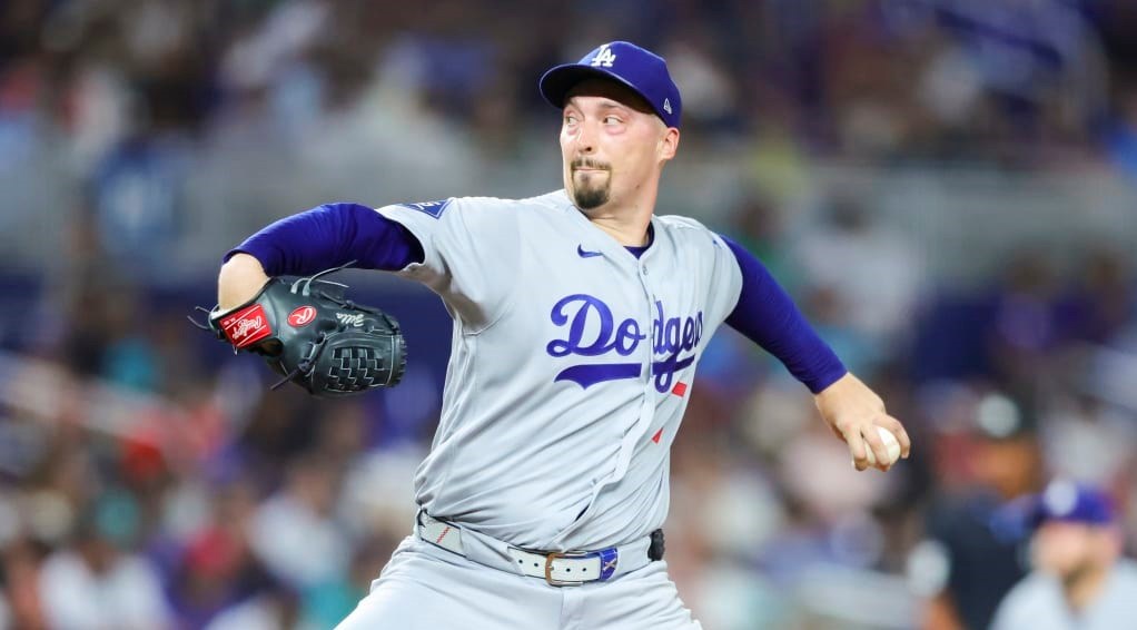 Blake Snell Abandona Juego por Rigidez en la Ingle Izquierda