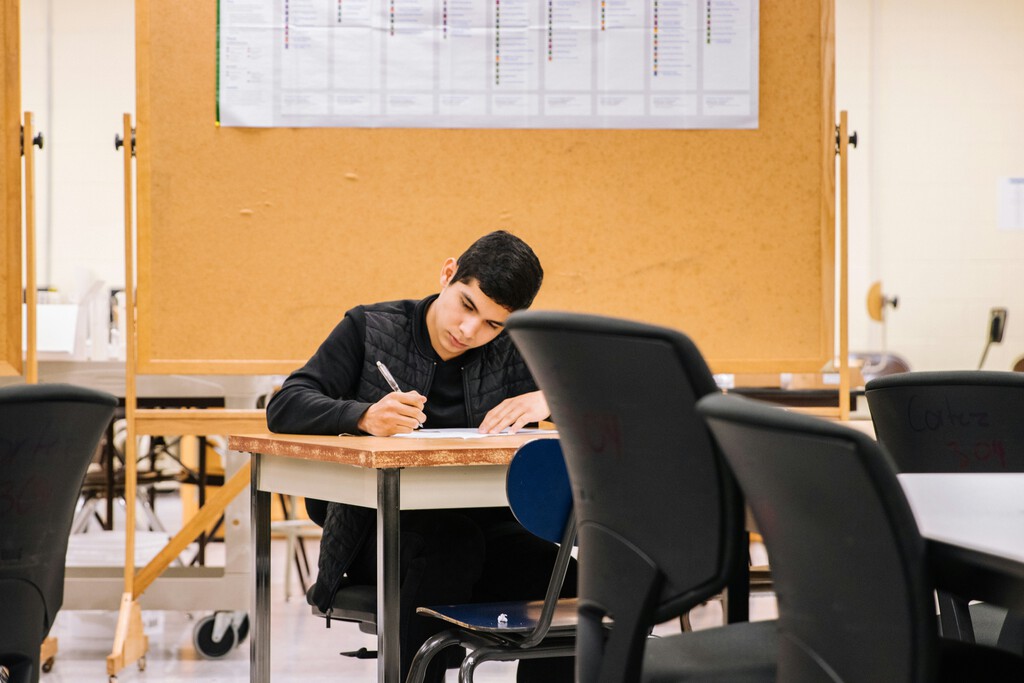 El informe PISA 2025 revela un descenso histórico en el rendimiento educativo español
