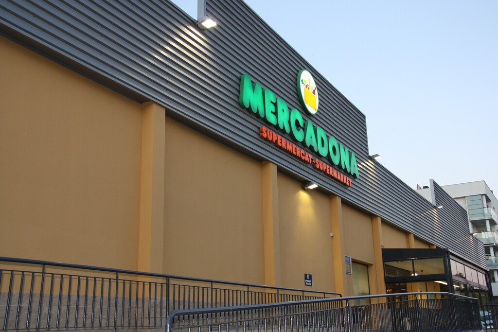 Petición de cárcel por intento de hurto y agresión a vigilante en un supermercado