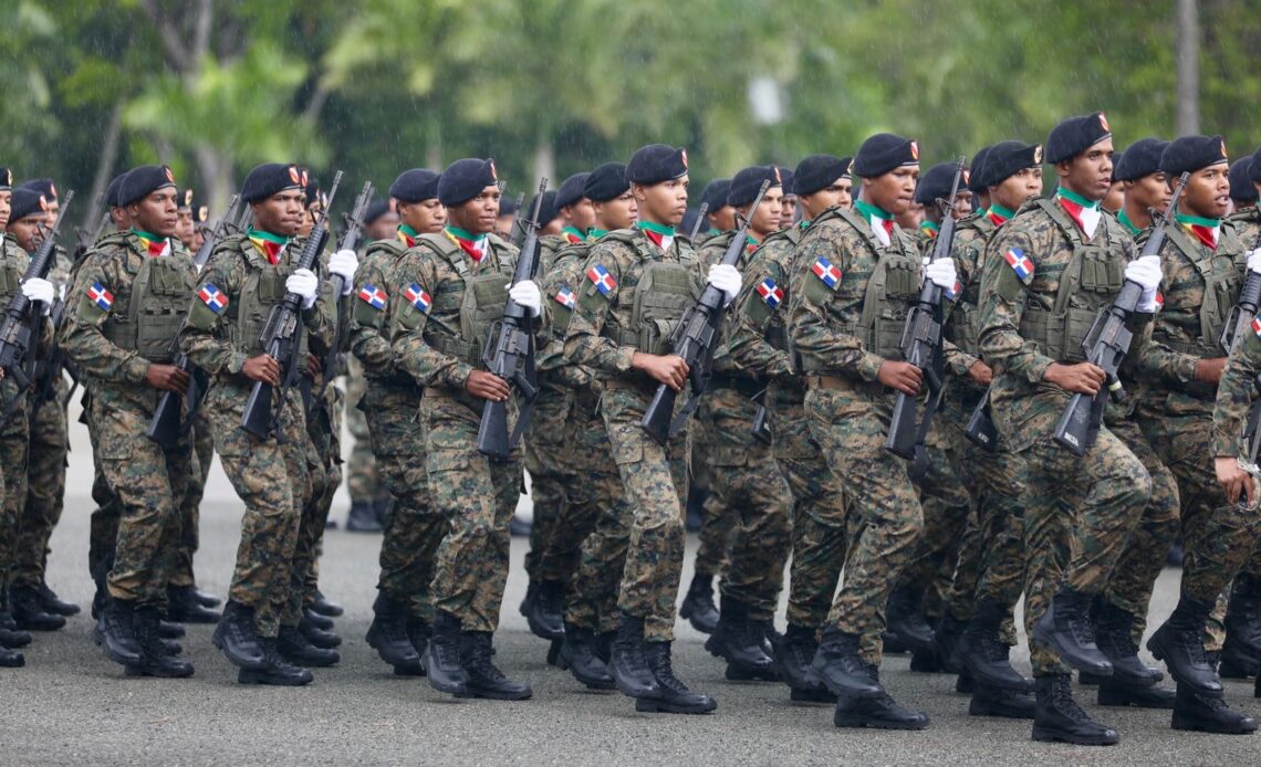 Remuneración Militar en República Dominicana: Un Análisis de Salarios por Rango y Cargo