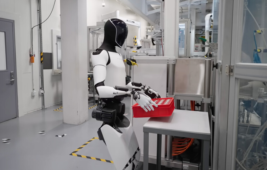 Trabajadores de Tesla se Resisten a Entrenar Robots Optimus por Temor a la Sustitución Laboral