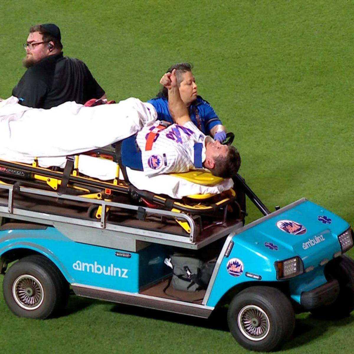Jugador de los Mets, Jared Young, Hospitalizado tras Choque en Primera Base