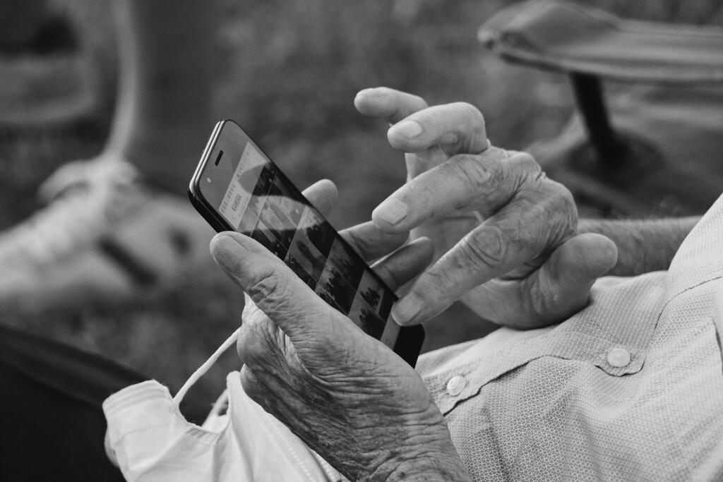 Guía Definitiva para Elegir el Mejor Teléfono Móvil para Personas Mayores