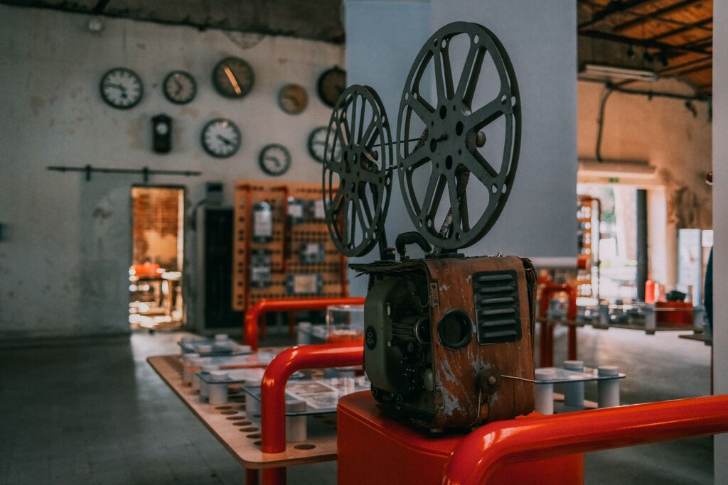 El ''Trébol'' de Veguellina de Órbigo: Un coleccionista y restaurador de proyectores de cine busca crear un museo