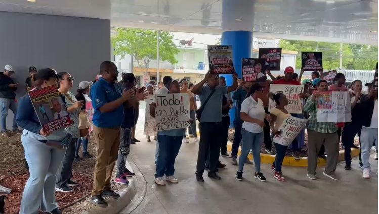 Familiares y Residentes Exigen Videos de Seguridad de Hospital para Localizar a Andrés Santana