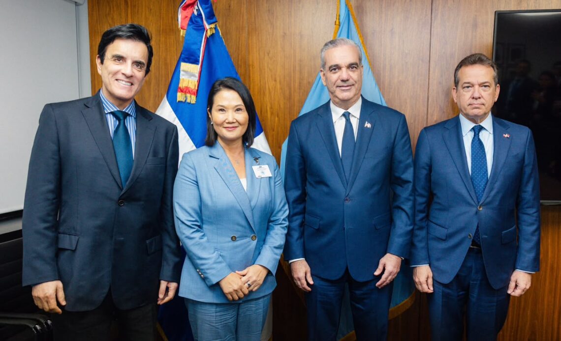 Abinader y Fujimori Dialogan en Nueva York para Elevar Vínculos entre República Dominicana y Perú
