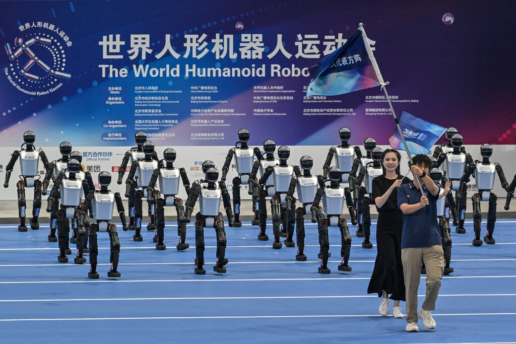 China explora la integración de robots humanoides en operaciones militares