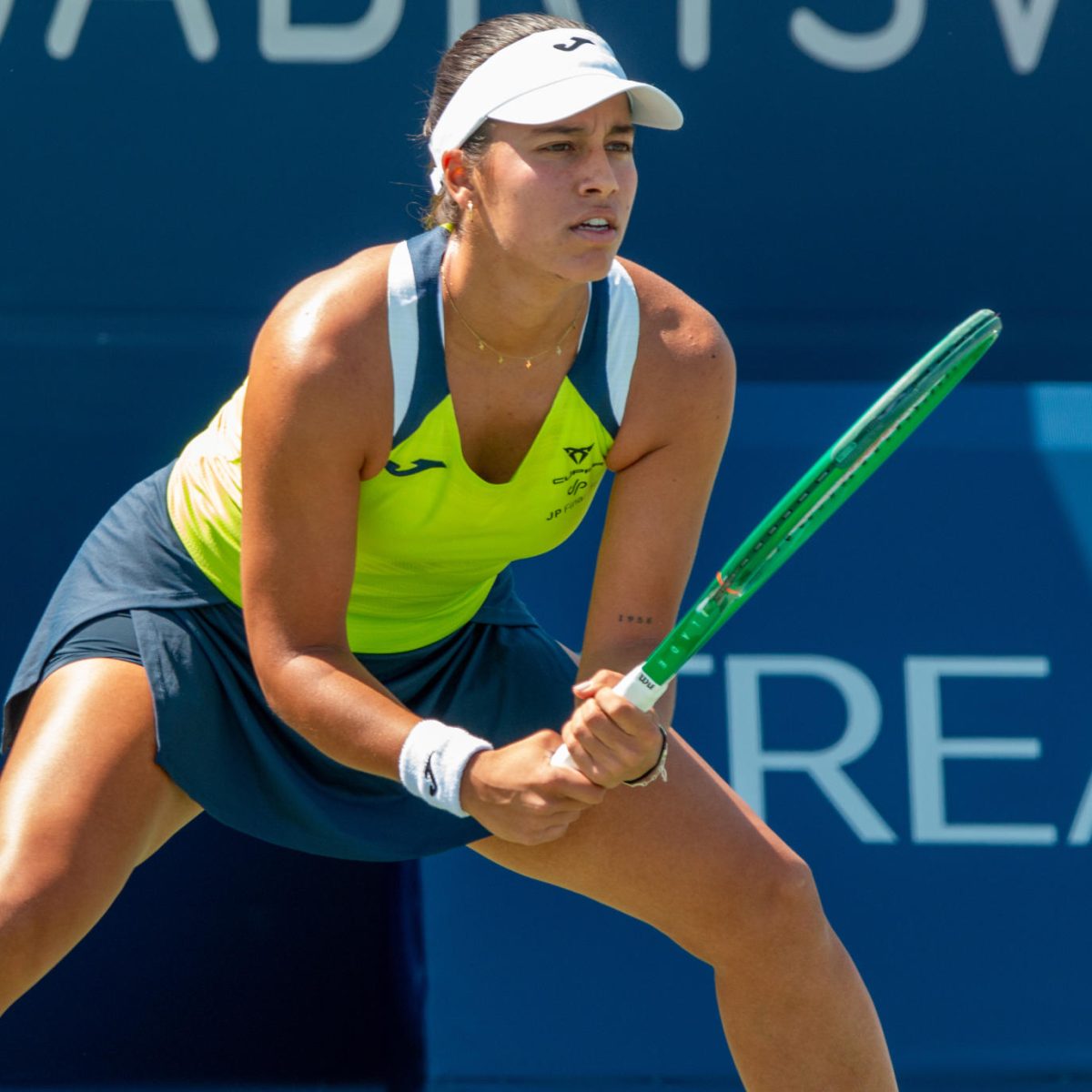 Jessica Bouzas Impulsa a España Hacia las Semifinales de la Copa Billie Jean King