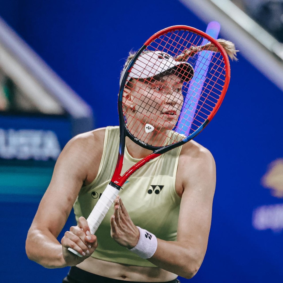 Rybakina a un triunfo de ser la número 1 de la WTA tras vencer a Osaka