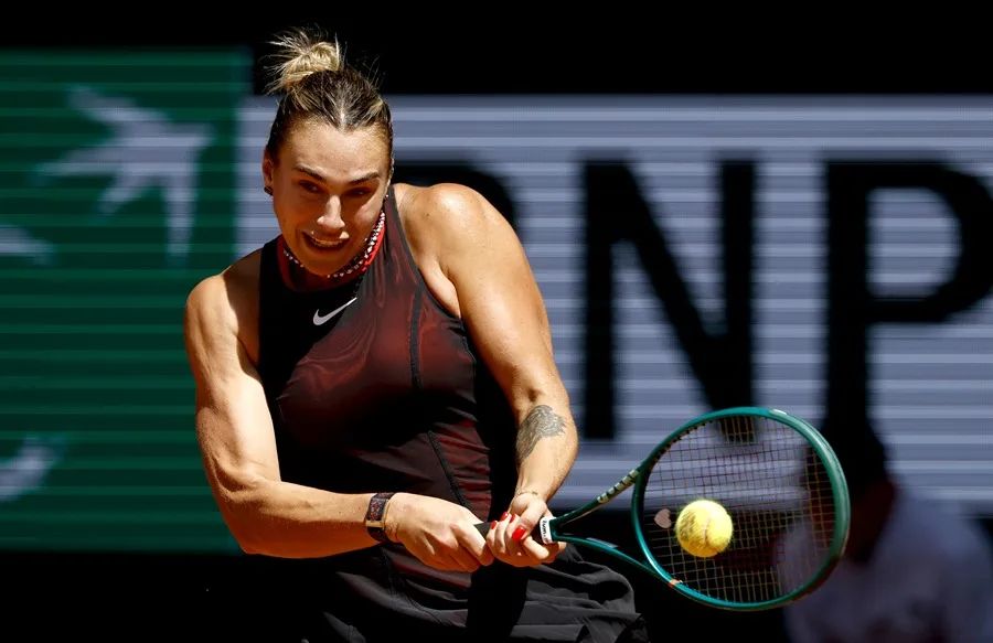 Sabalenka Triunfa ante Noskova, Asegura su Puesto Número Uno y Avanza a Semifinales del US Open