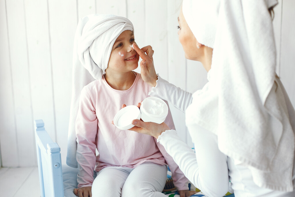 Cosméticos y pubertad precoz: Investigaciones sugieren una relación en el adelanto del desarrollo en niñas