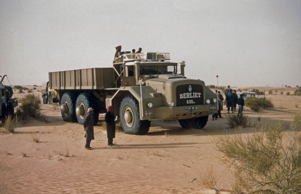 El Berliet T100: La Historia del Gigantesco Camión Francés Diseñado para el Sáhara